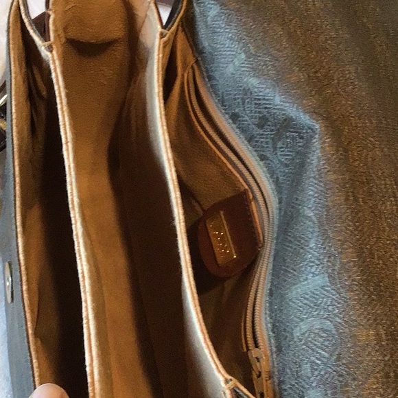 Vintage Gucci Bags - Picture 9 of 15